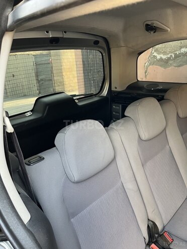 Peugeot  2013, 300,000 km - 1.6 l - Bakı