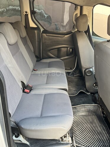 Peugeot  2013, 300,000 km - 1.6 l - Bakı