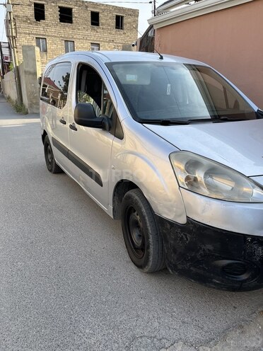 Peugeot  2013, 300,000 km - 1.6 l - Bakı