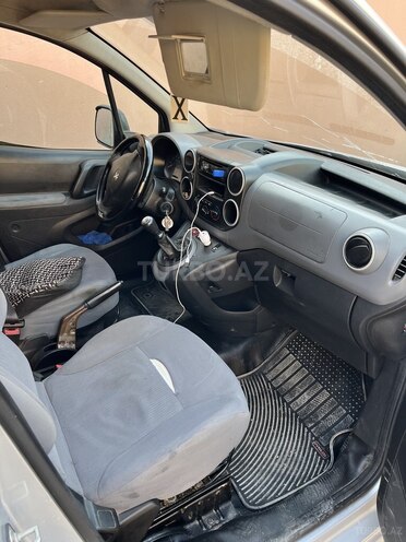 Peugeot  2013, 300,000 km - 1.6 l - Bakı