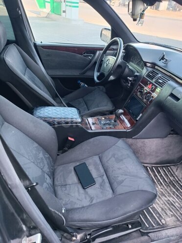 Mercedes E 230 1996, 325,313 km - 2.3 l - Gəncə