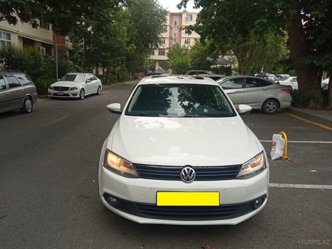 Volkswagen Jetta-1