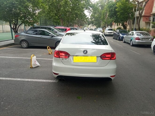 Volkswagen Jetta-2