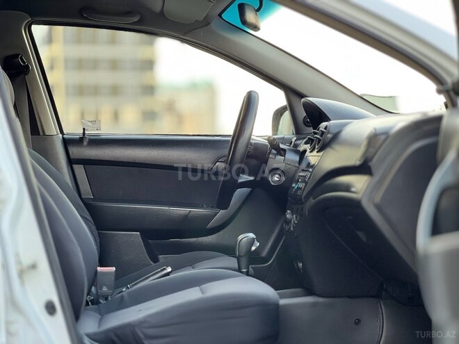 Chevrolet Aveo-10