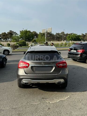 Mercedes GLA 250 4MATIC 2018, 65,000 km - 2.0 l - Bakı