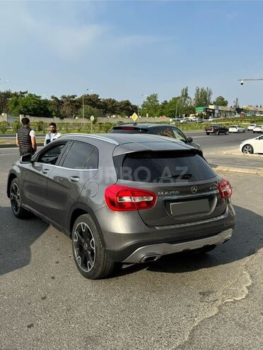 Mercedes GLA 250 4MATIC 2018, 65,000 km - 2.0 l - Bakı