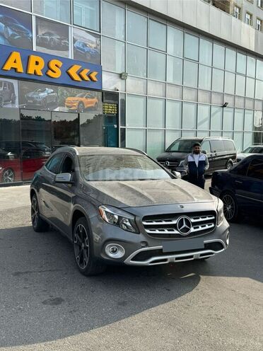 Mercedes GLA 250 4MATIC 2018, 65,000 km - 2.0 l - Bakı
