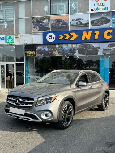 Mercedes GLA 250 4MATIC 2018, 65,000 km - 2.0 l - Bakı