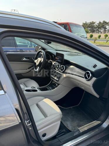 Mercedes GLA 250 4MATIC 2018, 65,000 km - 2.0 l - Bakı