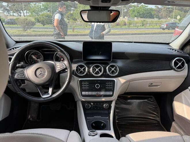 Mercedes GLA 250 4MATIC 2018, 65,000 km - 2.0 l - Bakı