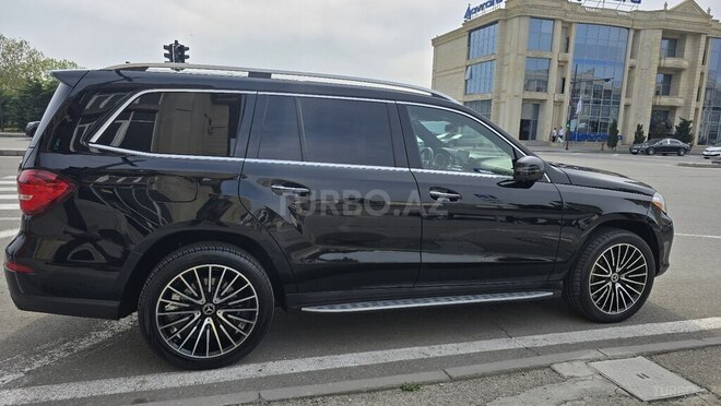 Mercedes GLS 450 4MATIC-16