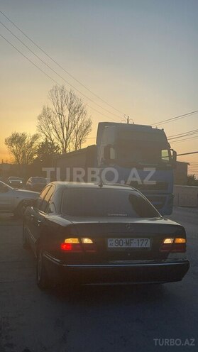 Mercedes E 270 2001, 440,000 km - 2.7 l - Bakı