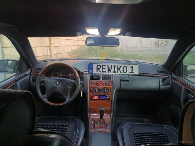 Mercedes E 270 2001, 440,000 km - 2.7 l - Bakı