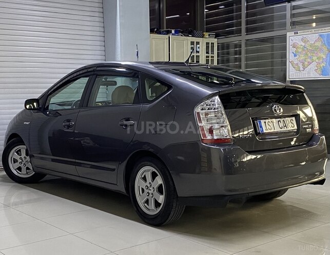 Toyota Prius-12