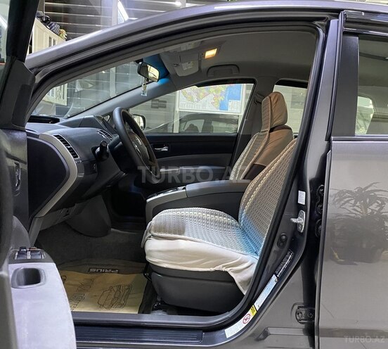 Toyota Prius-16