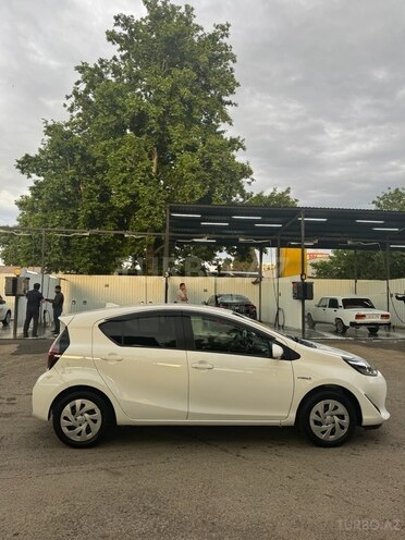 Toyota Aqua 2019, 130,000 km - 1.5 л - Gəncə