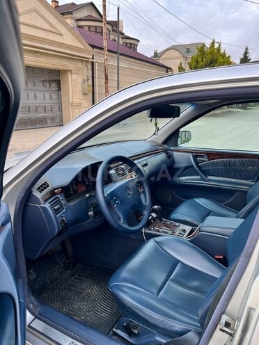 Mercedes E 240 2000, 240,000 km - 2.4 l - Bakı