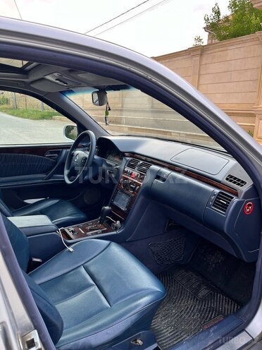 Mercedes E 240 2000, 240,000 km - 2.4 l - Bakı