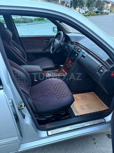Mercedes E 320 2001, 404,000 km - 3.2 l - Bakı