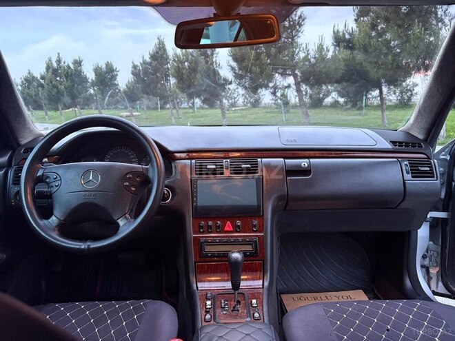Mercedes E 320 2001, 404,000 km - 3.2 l - Bakı
