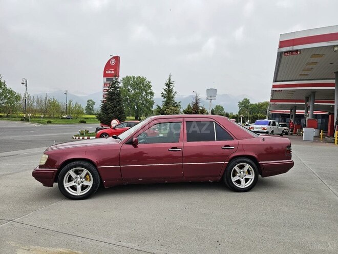 Mercedes E 250 1993, 300,067 km - 2.5 l - Qəbələ