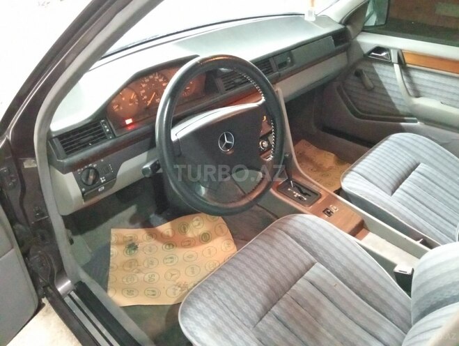 Mercedes E 200 1992, 310,000 km - 2.0 l - Bakı