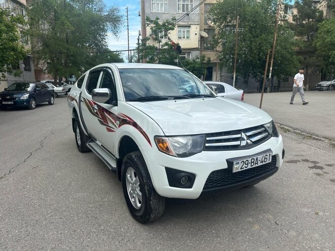 Mitsubishi L200 2011, 221,000 km - 2.5 l - Bakı
