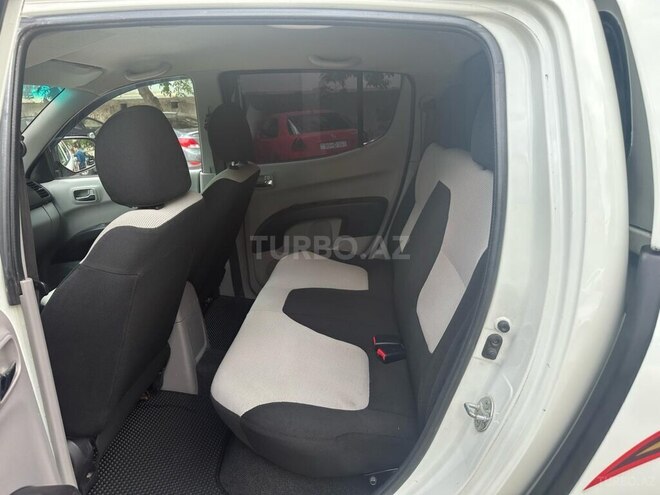 Mitsubishi L200 2011, 221,000 km - 2.5 l - Bakı