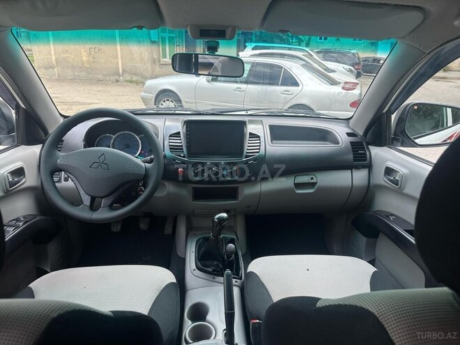 Mitsubishi L200 2011, 221,000 km - 2.5 l - Bakı