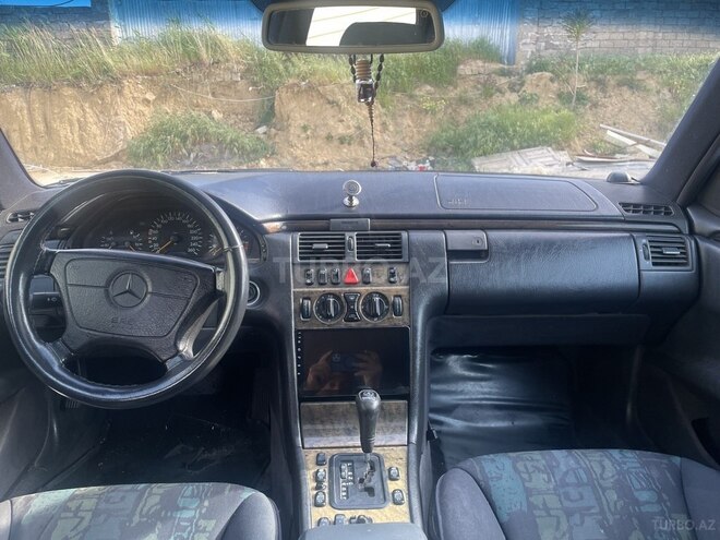 Mercedes E 240 1997, 317,445 km - 2.4 l - Bakı