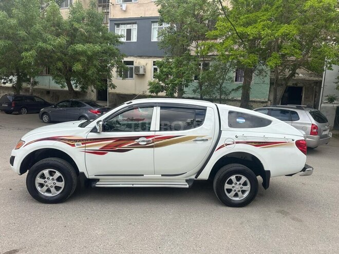 Mitsubishi L200 2011, 221,000 km - 2.5 l - Bakı