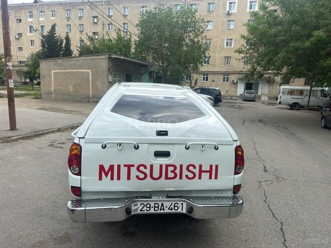 Mitsubishi L200 2011, 221,000 km - 2.5 l - Bakı