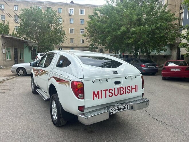Mitsubishi L200 2011, 221,000 km - 2.5 l - Bakı