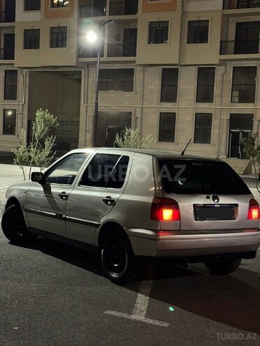 Volkswagen Golf 1997, 200,000 km - 2.0 l - Sumqayıt