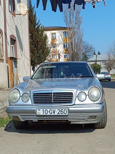 Mercedes E 240 1999, 300,000 km - 2.4 l - Masallı