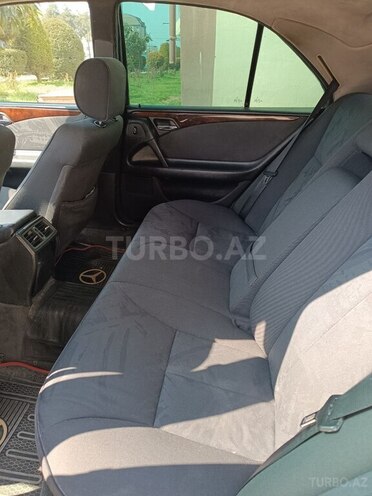 Mercedes E 240 1999, 300,000 km - 2.4 l - Masallı