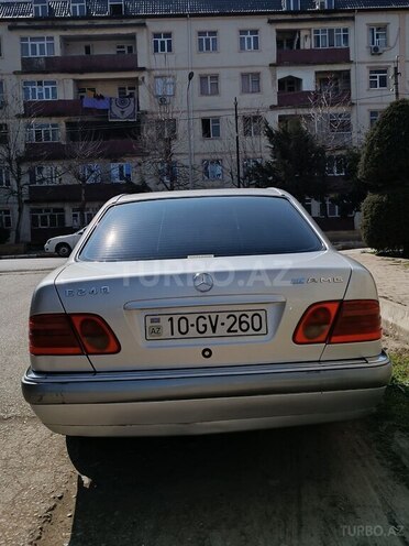 Mercedes E 240 1999, 300,000 km - 2.4 l - Masallı