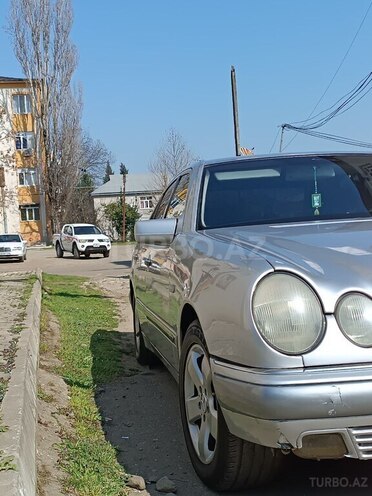 Mercedes E 240 1999, 300,000 km - 2.4 l - Masallı