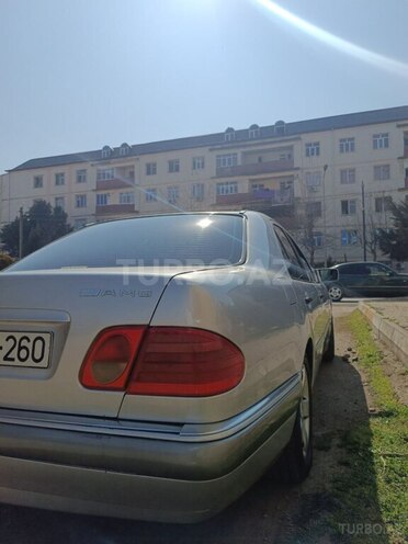 Mercedes E 240 1999, 300,000 km - 2.4 l - Masallı