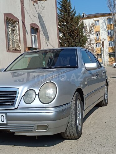Mercedes E 240 1999, 300,000 km - 2.4 l - Masallı