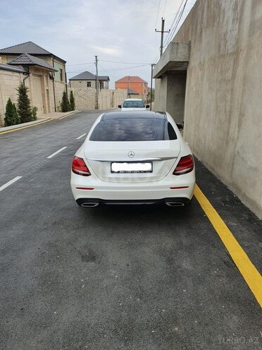 Mercedes E 300-9
