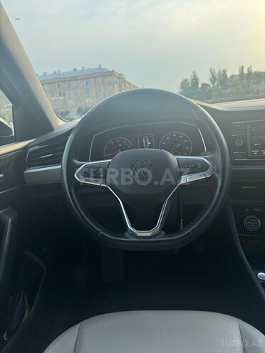 Volkswagen Jetta-12