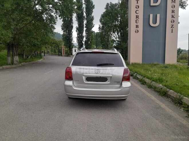 Toyota Avensis 2004, 295,467 km - 2.0 л - Quba