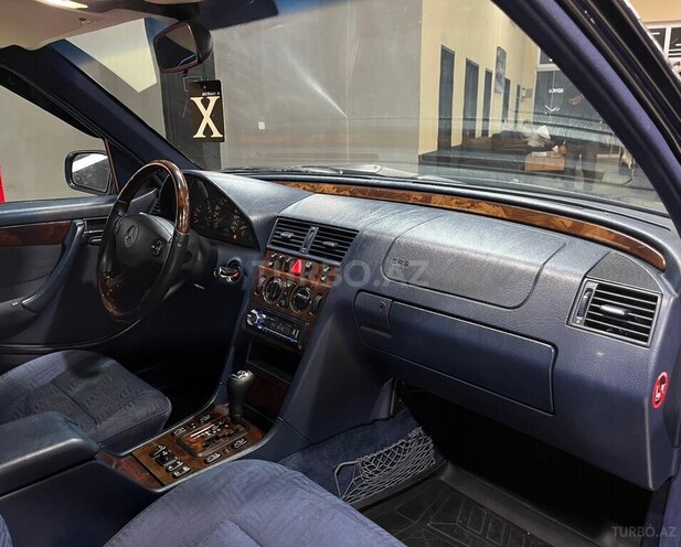 Mercedes C 200 1999, 299,999 km - 2.0 l - Sumqayıt