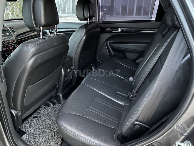 Kia Sorento-12