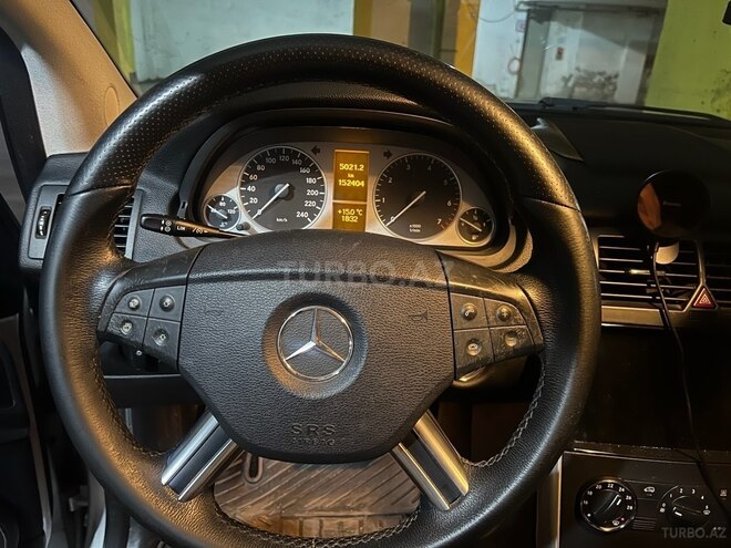Mercedes B 180 2011, 152,629 km - 1.7 l - Bakı