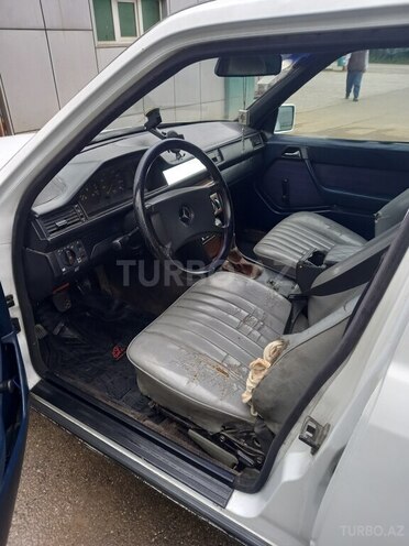 Mercedes E 200 d 1989, 540,987 km - 2.0 l - Masallı