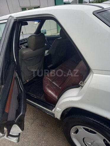 Mercedes E 200 d 1989, 540,987 km - 2.0 l - Masallı
