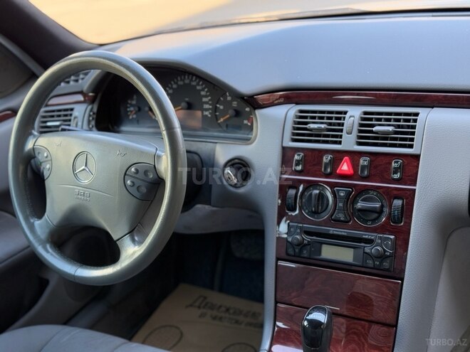 Mercedes E 220 d 1999, 218,000 km - 2.2 л - Gəncə