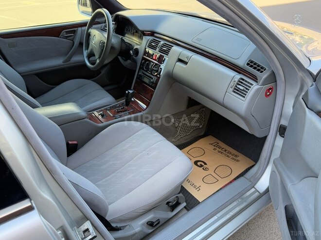 Mercedes E 220 d 1999, 218,000 km - 2.2 л - Gəncə
